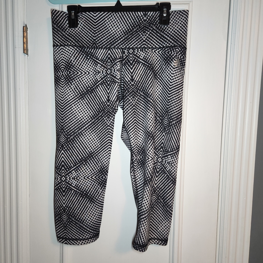 ADIDAS Black and White Geometric Capris SIZE LARGE CROP
